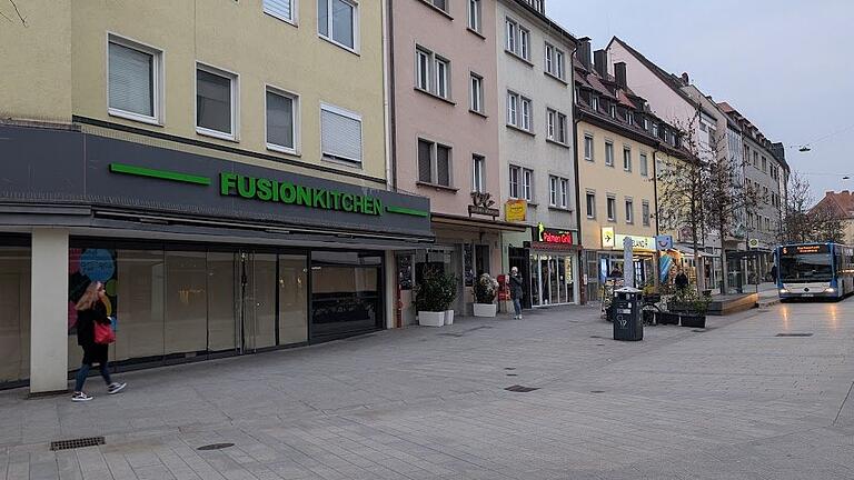 Mitten in der Spiegelstraße in Würzburg eröffnet im Februar die Fusion Kitchen von Özcan Cetin. Mitten in der Spiegelstraße in Würzburg eröffnet im Februar die Fusion Kitchen von Özcan Cetin.