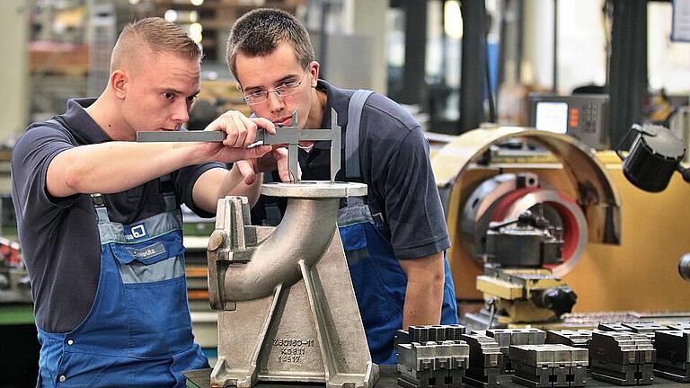 Lehrlingsausbildung       -  In unserer Serie &bdquo;Was würdest du tun?&ldquo; stellen wir Menschen aus der Region und ihre Berufe vor. Heute berichtet ein Zerspanungsmechaniker über seinen Job.