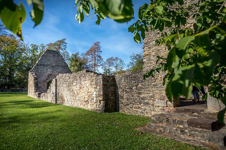 Die Ruine der Michelskapelle ist ein markantes Wahrzeichen zwischen Burghausen, Münnerstadt und Reichenbach.