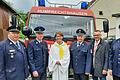 Das neue Löschfahrzeug der Freiwilligen Feuerwehr Humprechtshausen erhielt die kirchliche Segnung. Im Bild (von links): Kreisbrandinspektor Andreas Franz, 1. Kommandant Marco Erich, Johanna Dünninger, ehemalige Riedbacher Gemeindereferentin, 2. Kommandant Timo Lugert, Bürgermeister Bernd Fischer und KBM Johannes Hauck.