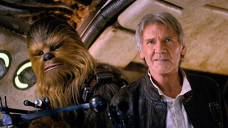 Kinostart: &bdquo;Star Wars: Das Erwachen der Macht&ldquo;       -  Alte Bekannte: Harrison Ford als Han Solo mit seinem behaarten Kumpel Chewbacca (Peter Mayhew).