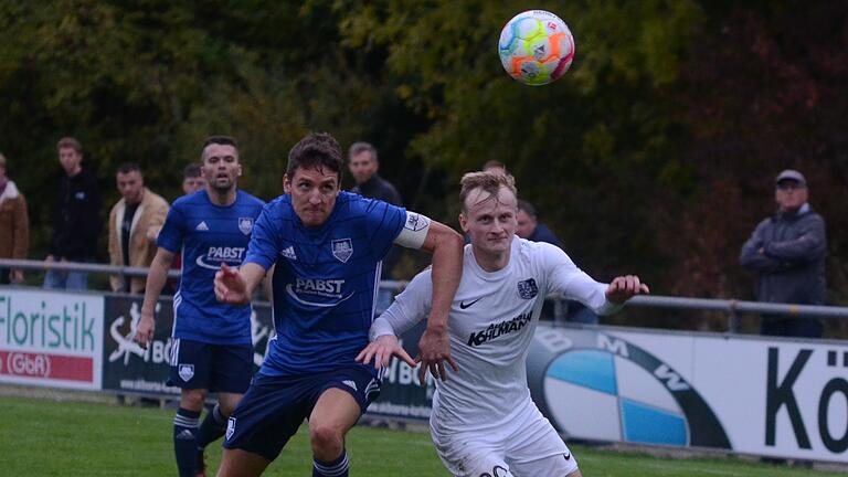 Jonas Heimrich (vorne links) und der TSV Gochsheim kehrten mit drei Punkten aus Röllbach nach Hause.