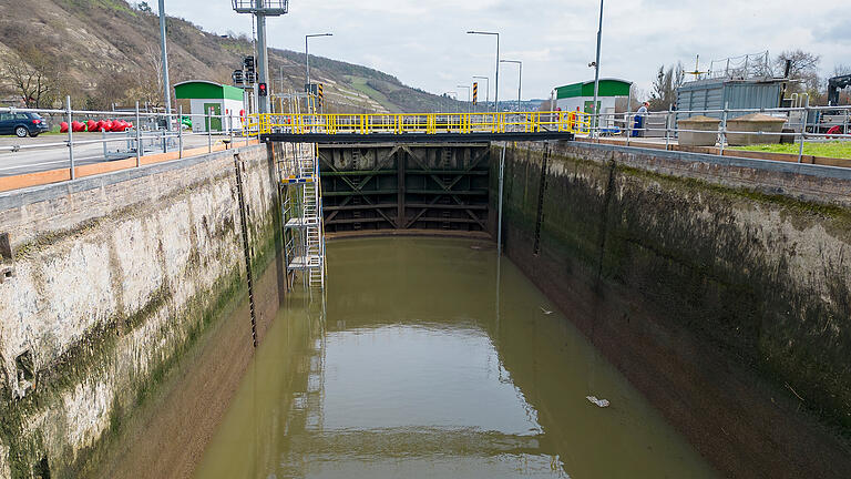 Wartung der Schleuse Erlabrunn       -  Erlabrunn, Schleuse, 20.03.2023, Wartung der Schleuse Erlabrunn

Bild: Abpumpen der Schleuse,