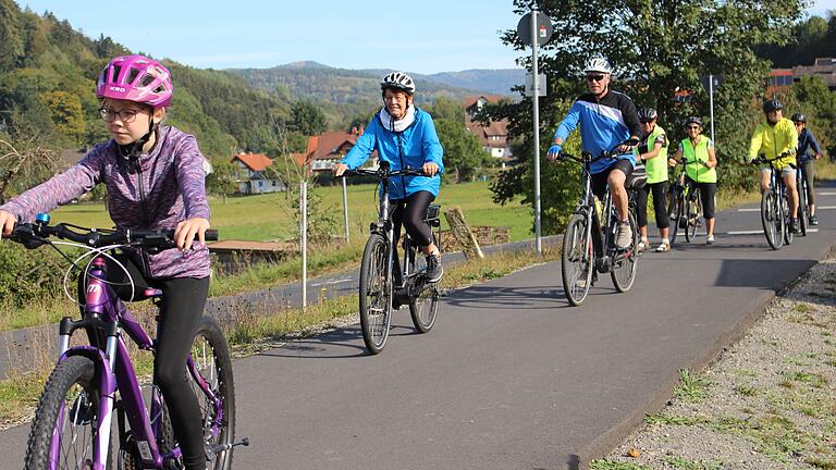 Eröffnung der Erlebnis-Radtour am Rhönexpress-Radweg. - Eröffnung der Erlebnis-Radtour am Rhönexpress-Radweg. Mit dabei: Viele Familien. Eröffnung der Erlebnis-Radtour am Rhönexpress-Radweg. - Eröffnung der Erlebnis-Radtour am Rhönexpress-Radweg. Mit dabei: Viele Familien.