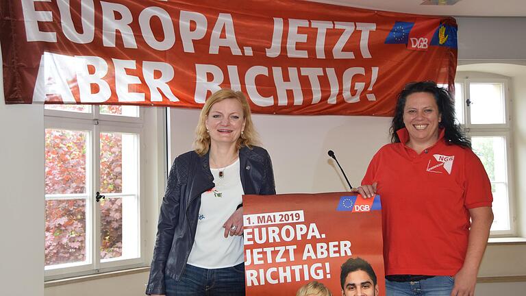Die neue DGB-Ortsverbandsvorsitzende Melanie Kneuer (rechts) mit Hauptrednerin Marietta Eder am Tag der Arbeit. Die neue DGB-Ortsverbandsvorsitzende Melanie Kneuer (rechts) mit Hauptrednerin Marietta Eder am Tag der Arbeit.