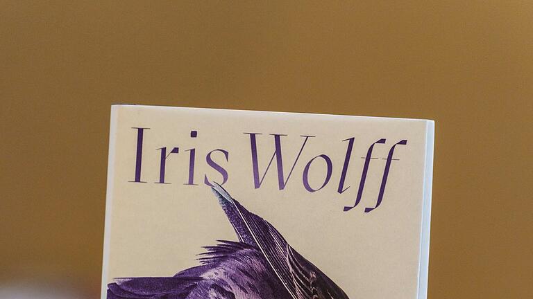 Shortlist für den Deutschen Buchpreis       -  Das Buch &bdquo;Lichtungen&rdquo; von Iris Wolff ist für den Deutschen Buchpreis nominiert. (Archivbild)