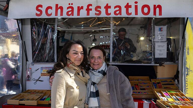 Nutzten den verkaufsoffenen Sonntag in Schweinfurt, um zusammen zu frühstücken und einzukaufen: Corinna Franke (rechts) und Freundin Diana Fischer. Nutzten den verkaufsoffenen Sonntag in Schweinfurt, um zusammen zu frühstücken und einzukaufen: Corinna Franke (rechts) und Freundin Diana Fischer.