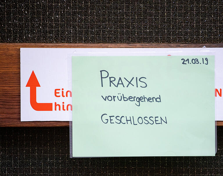 Die Praxis des im Würzburger Kinderporno-Fall verhaftete Sprachtherapeuten bleibt geschlossen. Die Praxis des im Würzburger Kinderporno-Fall verhaftete Sprachtherapeuten bleibt geschlossen. 