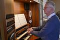 Organist Wolfgang Heuring an seinem Lieblingsplatz, der Orgel.