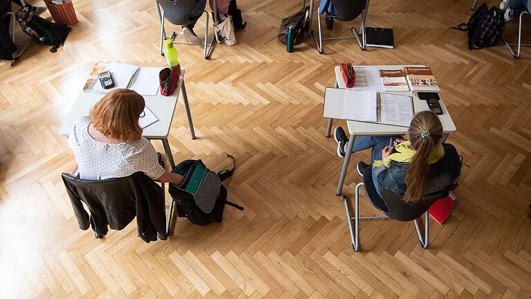 Berufsschule.jpeg       -  Wenn Kinder zur Schule gehen und volljährig sind, kann es sein, dass für den Bezug von Kindergeld bestimmte Nachweise erbracht werden müssen.