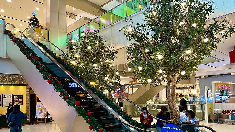 Weihnachtszeit auf den Philippinen       -  Besonders in Shopping-Malls kommen Weihnachtsfans auf ihre Kosten.