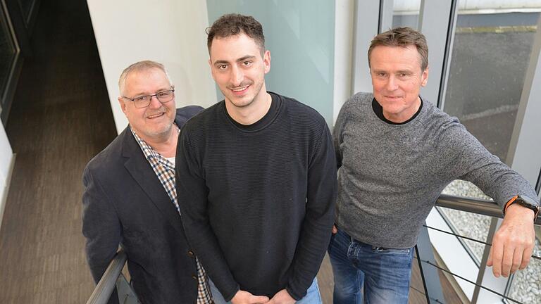  Wolfgang Vormwald (links) hat die Geschäftsleitung an seinen Sohn Christopher Vormwald übergeben. Mitgeschäftsführer bleibt Harald Vormwald (rechts). Wolfgang Vormwald (links) hat die Geschäftsleitung an seinen Sohn Christopher Vormwald übergeben. Mitgeschäftsführer bleibt Harald Vormwald (rechts).