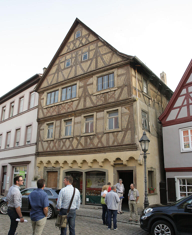 Das Götz-Haus in Dettelbach hat wieder eine Zukunft – der neue Stadtrat macht bei der Wiederbelebung des Hauses derzeit viel Druck. Das Götz-Haus in Dettelbach hat wieder eine Zukunft – der neue Stadtrat macht bei der Wiederbelebung des Hauses derzeit viel Druck.