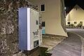 Neuer Zigarettenautomat vor Kurve in Hofstetten.