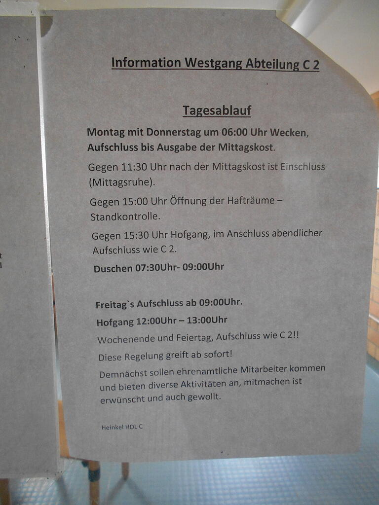 Aushang in der 'Senioren-Abteilung' in der JVA.