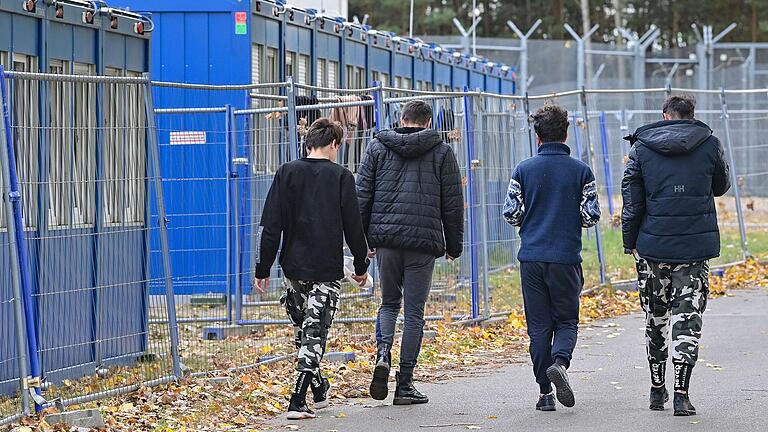 Eine Arbeitspflicht für Migranten? Mit dieser Forderung sorgte jetzt der Landkreistag in Baden-Württemberg für Aufsehen. Eine Arbeitspflicht für Migranten? Mit dieser Forderung sorgte jetzt der Landkreistag in Baden-Württemberg für Aufsehen.