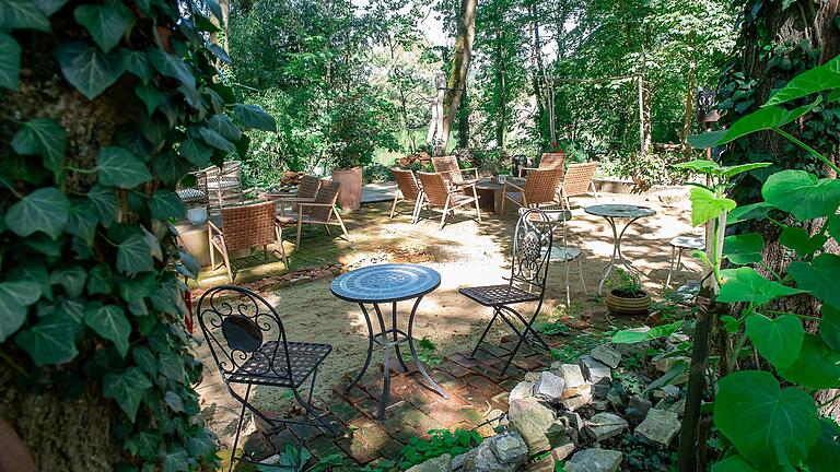 Das Freigarten-Café auf dem Plateau der ehemaligen Zehntscheune Das Freigarten-Café auf dem Plateau der ehemaligen Zehntscheune