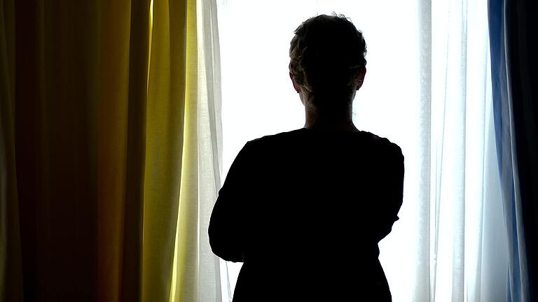 Der Bezirk Unterfranken schafft derzeit die Voraussetzungen für ein sogenanntes Krisennetzwerk, das Menschen in schwierigen Lebenslagen unterstützen soll. Der Bezirk Unterfranken schafft derzeit die Voraussetzungen für ein sogenanntes Krisennetzwerk, das Menschen in schwierigen Lebenslagen unterstützen soll.
