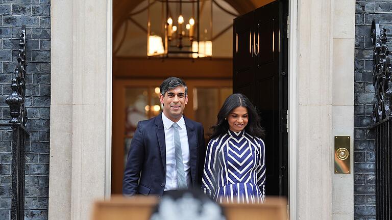 Nach der Parlamentswahl in Großbritannien - Sunak gesteht seine Niederlage ein. Nach der Parlamentswahl in Großbritannien - Sunak gesteht seine Niederlage ein.