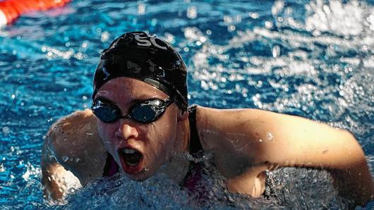 Ein goldener Samstag war es für Lena Roth. Sie konnte beim 8. Schweinfurter JUKI-Schwimmfest viermal den 1. Platz einnehmen: Gold über 100m Freistil, 100m Lagen, 100m Rücken und 100m Schmetterling sowie Silber über 100m Brust lautete ihre eindrucksvolle Schlussbilanz.