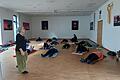 Auf dem Foto: Teilnehmerinnen und Teilnehmer beim Feldenkrais Seminar.