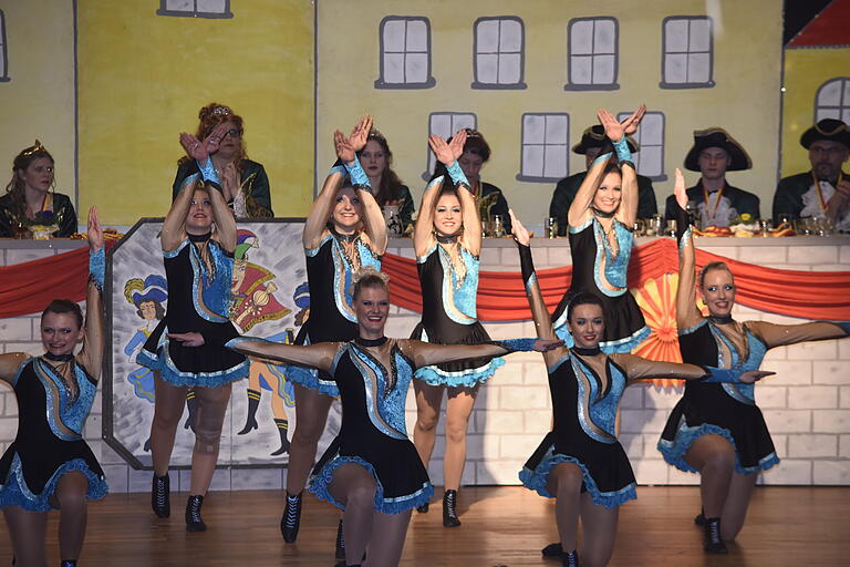 Die Dance Pyromaniacs aus Grettstadt trugen als Garde-Tanz ein Polka-Medley sehr gekonnt vor.