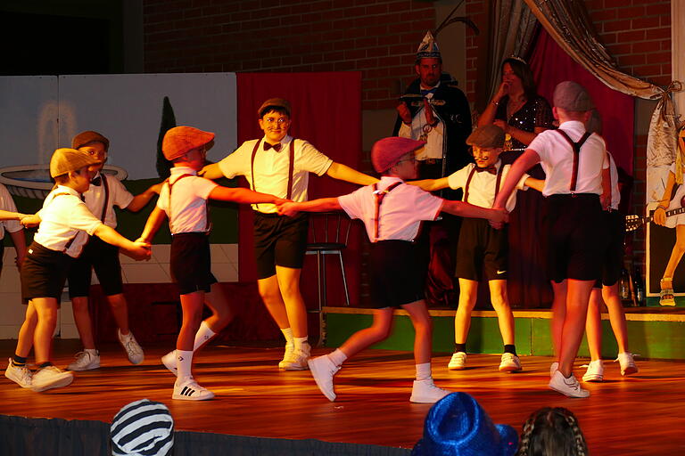 Das Kinder-Männerballett der Rottendorfer Karnevalsgesellschaft (RoKaGe). Das Kinder-Männerballett der Rottendorfer Karnevalsgesellschaft (RoKaGe).