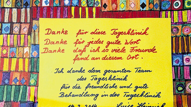 Dank: Mit Postkarten und Bildern bedanken sich die Patienten beim Team der Tagesklinik. Foto: Dieter