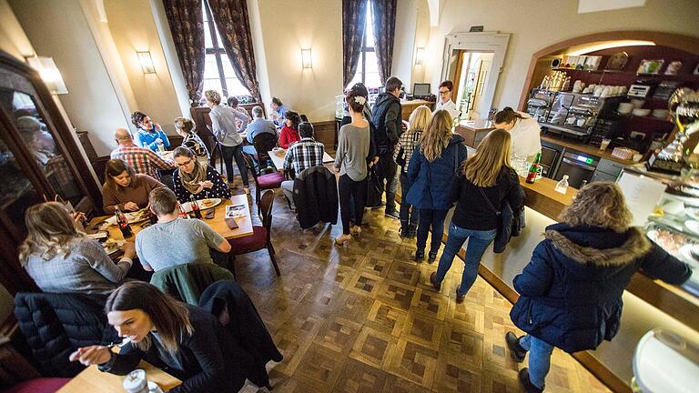 Reger Betrieb im Restaurant Zeitlos im Schloss Oberschwappach, hier im Rahmen der Hochzeitsmesse 2018. Es ist fraglich, ob es der Gemeinde Knetzgau rasch gelingt, neue Pächter zu finden.