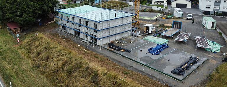 Dank der Drohne eines Mitarbeiters kann die Großbaustelle an der Peter-Wagner-Straße auch aus der Luft dokumentiert werden. Dank der Drohne eines Mitarbeiters kann die Großbaustelle an der Peter-Wagner-Straße auch aus der Luft dokumentiert werden.