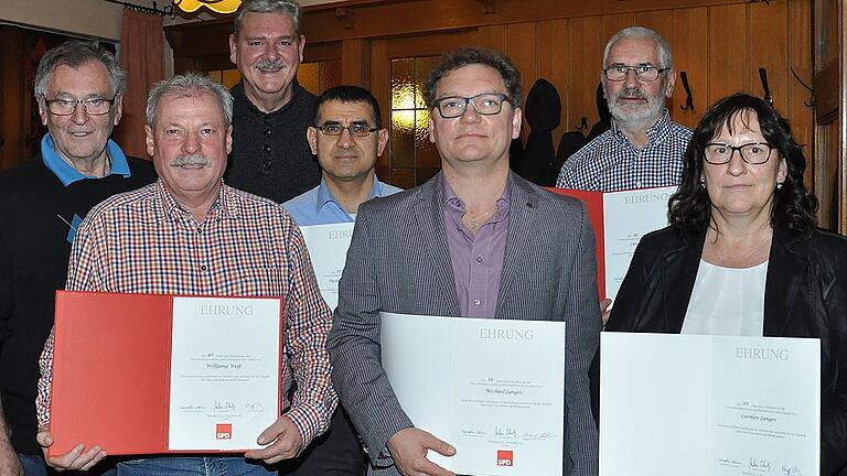 Ehrungen und Neuwahlen bei der Dettelbacher SPD (von links): Michael Hartmann, Wolfgang Weiß, Berthold Niedermeier, Taccidin Hürriyetoglu, Michael Langer, Ottmar Deppisch und Carmen Langer.