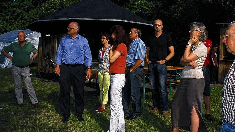Zurzeit richten die Ministranten der Pfarreiengemeinschaft Hofheim die Einrichtungen am Goßmannsdorfer See her. Der Bauausschuss informierte sich über die geplanten Arbeiten.