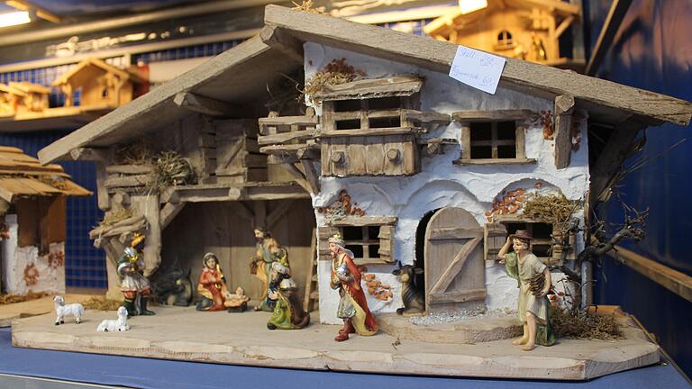 Krippen und Zubehör gibt es beim nostalgischen Weihnachtsmarkt in Mellrichstadt. Krippen und Zubehör gibt es beim nostalgischen Weihnachtsmarkt in Mellrichstadt.