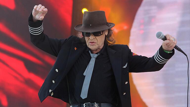 Udo Lindenberg, Konzert am 18.6.2016, Nürnberg, ACHTUNG: EINMALIGE HONORARVEREINBARUNG MIT DEM FOTOGRAFEN, WEITERE VÖ NUR NACH RÜCKSPRACHE: Michael Müller-Jentschmm-bildagentur@freenet.deKubinstraße 1790455 NürnbergTel: 0 9 11 / 9 81 32 85Mobil: 0 15 22 / 885 90 61 Udo Lindenberg, Konzert am 18.6.2016, Nürnberg, ACHTUNG: EINMALIGE HONORARVEREINBARUNG MIT DEM FOTOGRAFEN, WEITERE VÖ NUR NACH RÜCKSPRACHE: Michael Müller-Jentschmm-bildagentur@freenet.deKubinstraße 1790455 NürnbergTel: 0 9 11 / 9 81 32 85Mobil: 0 15 22 / 885 90 61