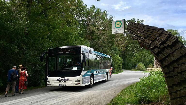 Der Wildparkbus nimmt ab Freitag, 8. Mai, wieder seinen Betrieb auf. Der Wildparkbus nimmt ab Freitag, 8. Mai, wieder seinen Betrieb auf.