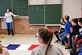 Die FranceMobil-Lektorin Karen Dufour brachte den Schülern der sechsten Klassen der Realschule Mellrichstadt spielerisch französische Vokabeln und Redewendungen bei.