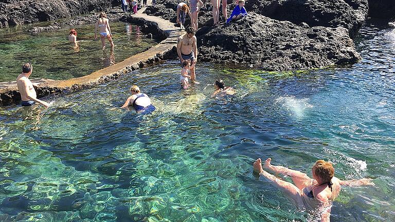 Durch einen Vulkanausbruch bildete die Lava bei Garachico am Meeresrand Becken, die als Naturschwimmbad genutzt werden.