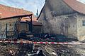 Am Morgen des 15. Mai zeigte sich das Ausmaß des Feuers in Willanzheim. Im Umfeld des abgebrannten Unterstands befinden sich weitere Gebäude.