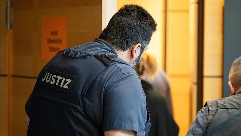 Mordprozess nach 31 Jahren: Am 9. September 2024 hat am Landgericht Würzburg der Prozess um den Tod der 13-jährigen Sabine B. in Wiesenfeld (Lkr. Main-Spessart) begonnen.&nbsp;