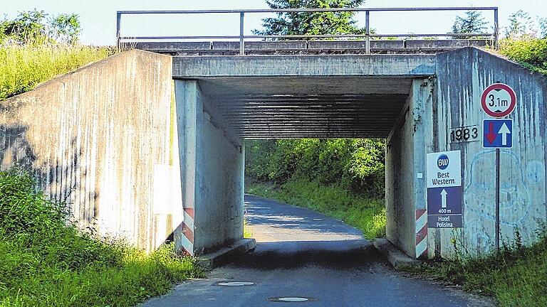 Schwierig wird die Planung der Bahnunterführung unterhalb der Polisina werden, wenn die Ostspange zur Erschließung der Main-Klinik dort entlang führen soll