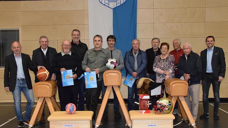 Dem TSV Münnerstadt steht jetzt wieder die Mehrzweckhalle zur Verfügung, was er bei der Jahreshauptversammlung zur Ehrung der langjährigen Mitglieder nutzte. Foto: Eckhard Heise       -  Dem TSV Münnerstadt steht jetzt wieder die Mehrzweckhalle zur Verfügung, was er bei der Jahreshauptversammlung zur Ehrung der langjährigen Mitglieder nutzte. Foto: Eckhard Heise