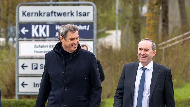 Söder und Aiwanger.jpeg       -  Markus Söder (l, CSU) und Hubert Aiwanger (Freie Wähler) gehen als Spitzenkandidaten bei der Bayerischen Landtagswahl ins Rennen.