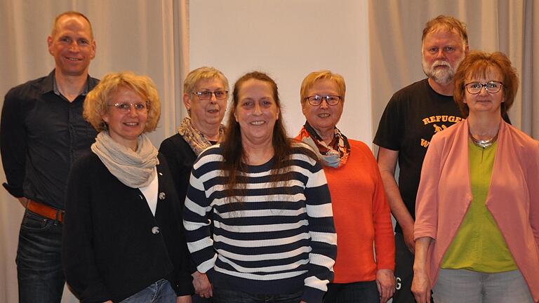 Die DJK-Treuenadel in Gold für 40-jährige Mitgliedschaft ging an (v.l.) Christian Goldbach, Kerstin Beck, Cornelia Belz, Margit Kömpel, Ulrike Möller, Martin Gruber und Martina Fehn. - Die DJK-Treuenadel in Gold für 40-jährige Mitgliedschaft ging an (v.l.) Christian Goldbach, Kerstin Beck, Cornelia Belz, Margit Kömpel, Ulrike Möller, Martin Gruber und Martina Fehn. Die DJK-Treuenadel in Gold für 40-jährige Mitgliedschaft ging an (v.l.) Christian Goldbach, Kerstin Beck, Cornelia Belz, Margit Kömpel, Ulrike Möller, Martin Gruber und Martina Fehn. - Die DJK-Treuenadel in Gold für 40-jährige Mitgliedschaft ging an (v.l.) Christian Goldbach, Kerstin Beck, Cornelia Belz, Margit Kömpel, Ulrike Möller, Martin Gruber und Martina Fehn.