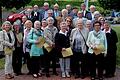 Diese Frauen und Männer hatten schon im Vorjahr Jubiläum, das aber wegen der Pandemie nicht stattfinden konnten. Unter ihnen waren sogar fünf Christen, die vor 70 Jahren konfirmiert wurden und damit ihre Gnadenkonfirmation feiern konnten; hier mit Pfarrer Andreas Schlechtweg (hintere Reihe links).