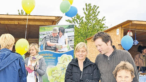 Viele Wanderer informierten sich am Stand der Gemeindeallianz des Schweinfurter Oberlandes.