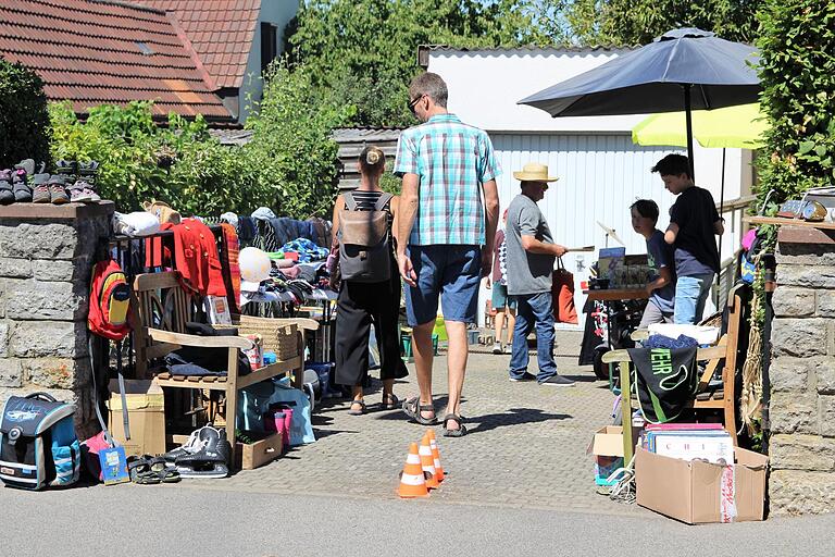 2022 machten auf den Garten- und Hofflohmärkten in Gerolzhofen knapp 60 private Anbieterinnen und Anbieter mit.&nbsp;