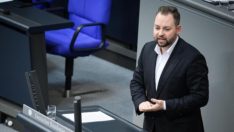 Der SPD-Bundestagsabgeordnete Markus Hümpfer (Schonungen) in einer Plenarsitzung im Deutschen Bundestag.