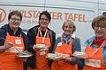 Die Tafel Karlstadt stellt sich auf dem Marktplatz vor und bietet eine Suppe an. Unser Bild zeigt von links Rita Scheiner, Vorsitzende Alida Mungenast, Doris Schneider und Margot Maas.