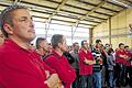 Logistik nachSchweinfurt       -  (hh)  Die IG Metall Mitglieder im Lager- und Verteilzentrum der Schaeffler Technologies (hier bei der Abteilungsversammlung) haben am Freitag eine betriebliche Tarifkommission beauftragt, einen zuvor verabschiedeten Forderungskatalog bei den am Montag beginnenden Verhandlungen mit dem Unternehmen vorzulegen. Hintergrund sind die Pläne des Schaeffler-Managements, mehrere &bdquo;Distributionszentren&ldquo; zu schaffen. Schweinfurt ist für das Distributionszentrum Mitte im Gespräch. Das heutige Lager- und Verteilzentrum mit derzeit 300 Beschäftigten würde aufgegeben. Gefordert wird nun die Ansiedlung des EDZ Mitte in Schweinfurt. Die Logistik-Mitarbeiter sollen dort weiterhin mit den Tarifverträgen der Metall- und Elektroindustrie statt dem schlechteren Speditionstarif beschäftigt werden.