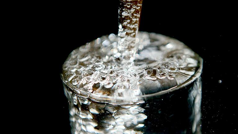 Mit coliformen Keimen ist das Trinkwasser der Stadt Zeil und der VG Ebelsbach derzeit belastet. Der zuständige Wasserzweckverband lässt das Wasser jetzt chloren. Mit coliformen Keimen ist das Trinkwasser der Stadt Zeil und der VG Ebelsbach derzeit belastet. Der zuständige Wasserzweckverband lässt das Wasser jetzt chloren.